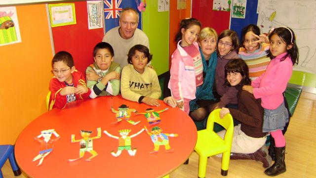 Voluntarios britnicos apoyan el aprendizaje del ingls en Totana - 6