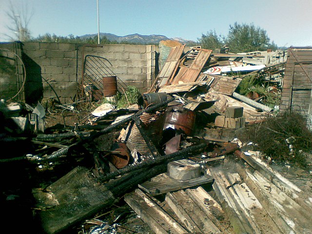 Efectivos de Bomberos Alhama-Totana, con presencia de Protección Civil, Guardia Civil y Policía Local, sofocan en menos de una hora un incendio, Foto 1