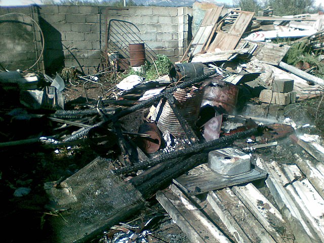 Efectivos de Bomberos Alhama-Totana, con presencia de Protección Civil, Guardia Civil y Policía Local, sofocan en menos de una hora un incendio, Foto 3