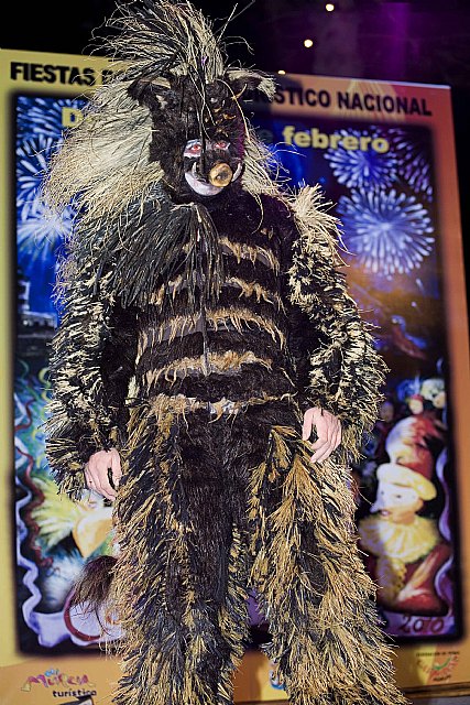 Águilas se introdujo anoche en los Carnavales con la «Suelta de la Mussona» - 1, Foto 1