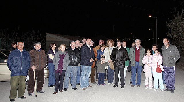 El Alcalde inaugura 30 nuevos puntos de luz en el Camino Velopache de la diputación de Torrecilla - 1, Foto 1