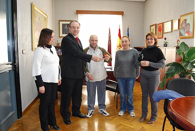 El Ayuntamiento de Alhama de Murcia colabora en el proyecto “RED DE VIVIENDAS SOLIDARIAS” de la Fundación CEPAIM, Foto 1
