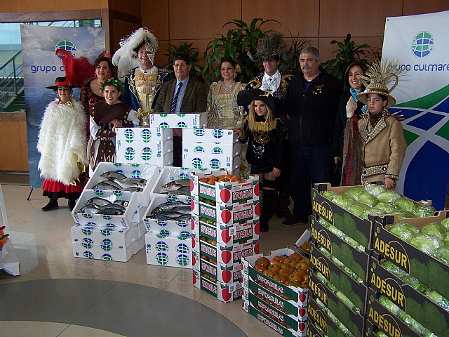 Los Personajes del Carnaval 2010 reciben su peso en productos de la tierra - 1, Foto 1
