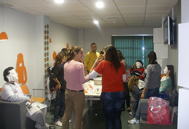 El Espacio Joven de Puerto Lumbreras organiza un Taller de Máscaras coincidiendo con la llegada del Carnaval - 1, Foto 1