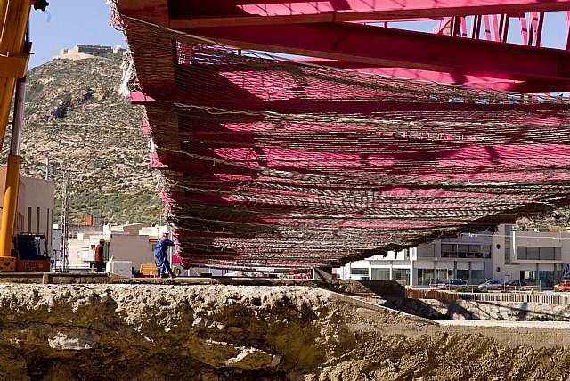 La pasarela de la Rambla ya une los dos márgenes - 1, Foto 1
