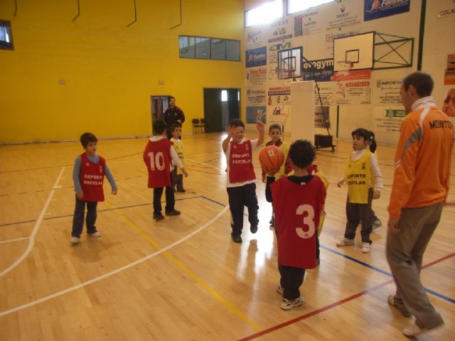 The Department of Sports organized a day of basketball prebenjamn School Sport, Foto 2