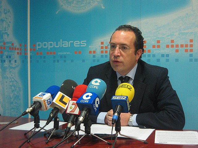 García Aragón denuncia que el Gobierno de ZP recorta en más de un tercio el dinero que envía a Lorca y califica la reducción de ser una medida “antisocial” que deja a los Ayuntamientos en la UCI - 1, Foto 1