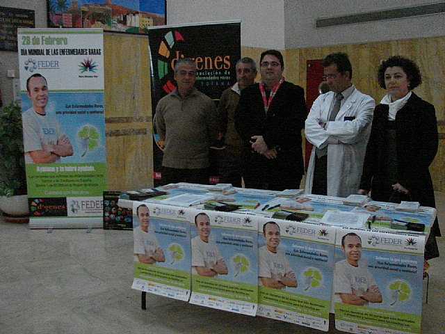 La Asociación de Enfermedades Raras realiza en el Rafael Méndez de Lorca una campaña informativa - 1, Foto 1