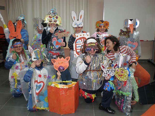 La Concejalía de Medio Ambiente celebra un taller de caretas y disfraces con materiales reciclados - 1, Foto 1