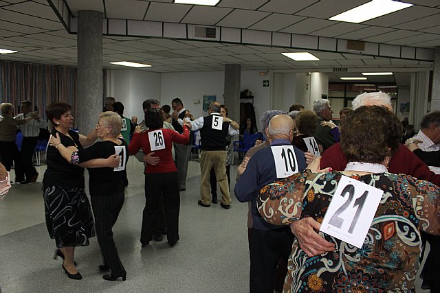 Nuestros mayores disfrutaron este año de un baile por San Valentn 2010, Foto 1