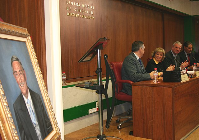 Valcárcel preside la entrega la Medalla de Oro de la Cámara de Comercio de Cartagena, a título póstumo, al empresario Ginés Huertas - 1, Foto 1