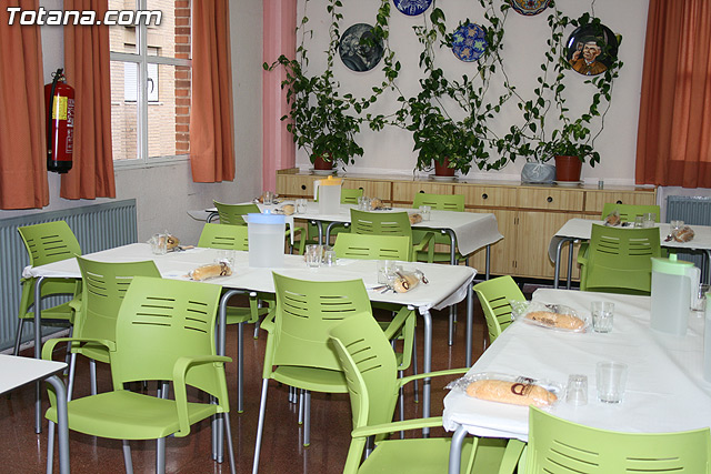 El concejal de Bienestar Social y la junta directiva del centro municipal de personas mayores presentan el “Programa de Actividades formativas y Ocupacionales” - 7