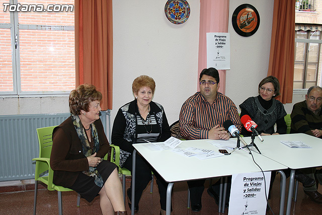 El concejal de Bienestar Social y la junta directiva del centro municipal de personas mayores presentan el “Programa de Actividades formativas y Ocupacionales” - 8
