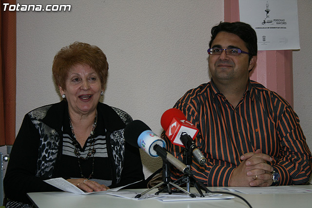 El concejal de Bienestar Social y la junta directiva del centro municipal de personas mayores presentan el “Programa de Actividades formativas y Ocupacionales” - 11