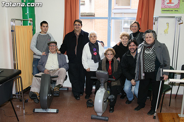 El concejal de Bienestar Social y la junta directiva del centro municipal de personas mayores presentan el “Programa de Actividades formativas y Ocupacionales” - 15