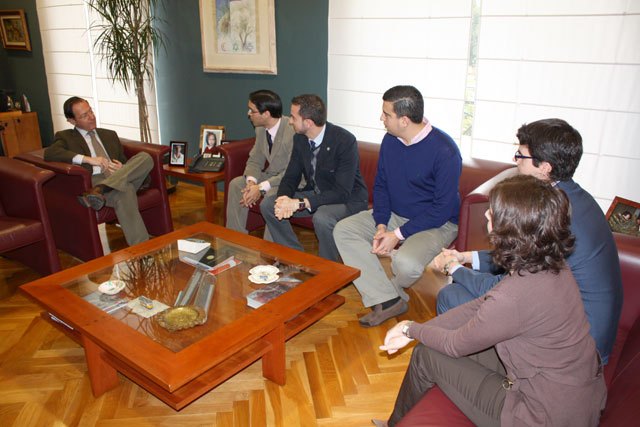 Cámara se entrevista con la nueva junta de gobierno del Colegio de Ciencias Políticas y Sociología - 1, Foto 1