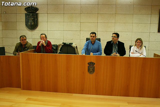 El Gobierno municipal constituye una mesa de trabajo, integrada por las organizaciones sindicales y los tres grupos polticos - 3