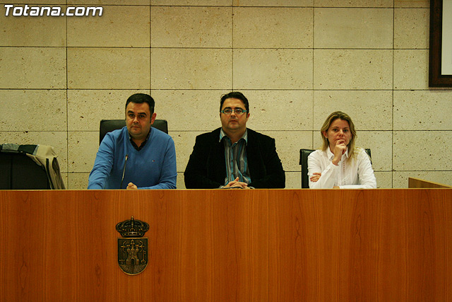 El Gobierno municipal constituye una mesa de trabajo, integrada por las organizaciones sindicales y los tres grupos polticos - 6