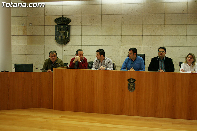 El Gobierno municipal constituye una mesa de trabajo, integrada por las organizaciones sindicales y los tres grupos polticos - 8