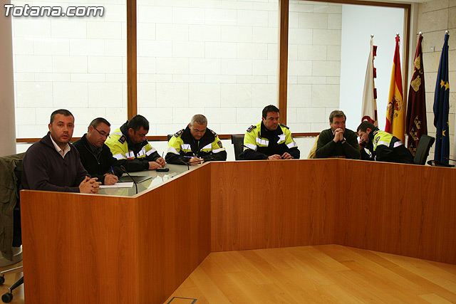 El Gobierno municipal constituye una mesa de trabajo, integrada por las organizaciones sindicales y los tres grupos polticos - 9