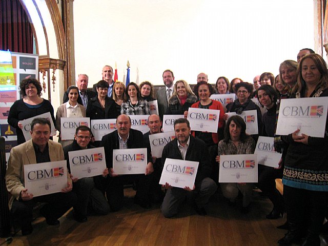 Sotoca entrega las placas que acreditan la enseñanza bilingüe en 25 colegios de la Región - 1, Foto 1