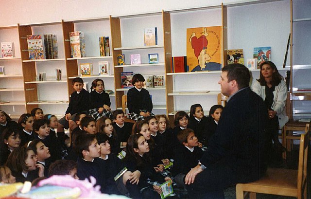 El escritor Gonzalo Moure visitará  el Centro Cultural con motivo de los “Encuentros con autor”, de la Bibliotecas Municipales - 1, Foto 1