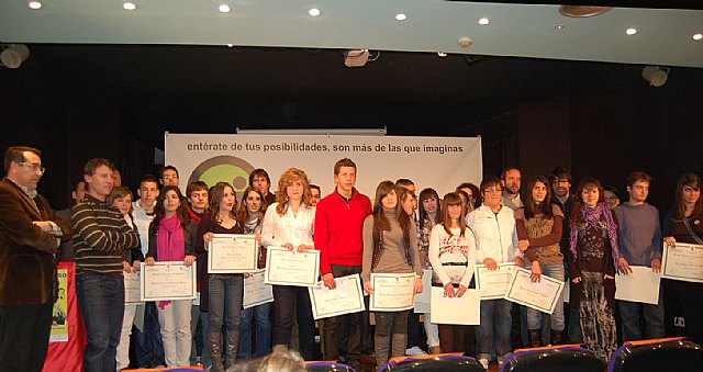 Centenares de personas asistieron a la entrega de los XI Premios Arte Joven de la Concejalía de Juventud - 1, Foto 1