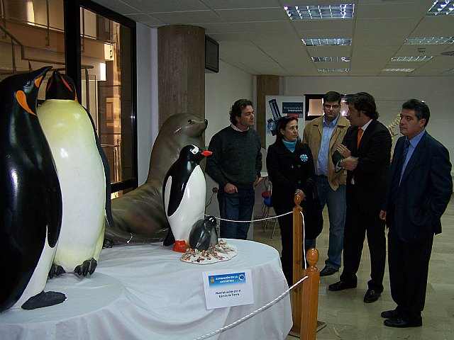 Los ediles de Cultura, Juventud y Educación inauguran una exposición sobre la Antártida - 2, Foto 2