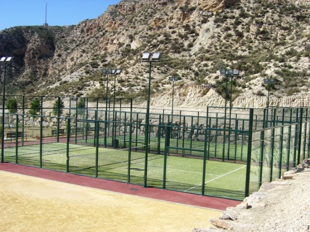 La concejalía de Deportes y el Club de Pádel de Totana organizan este fin de semana un curso de iniciación al pádel, Foto 1
