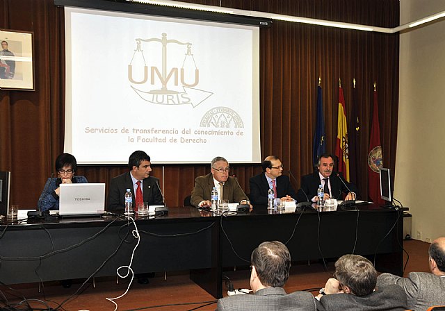 La Facultad de Derecho crea un grupo de transferencia de conocimientos jurídicos - 3, Foto 3