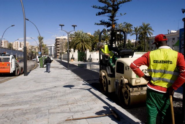 El asfaltado de al calle Real ya llega hasta la puerta del Arsenal - 1, Foto 1
