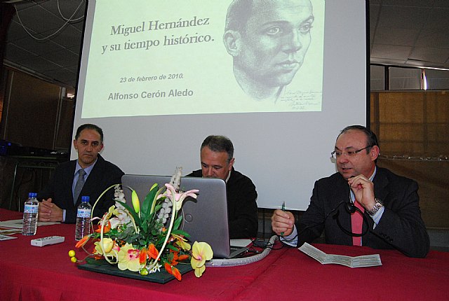 Celebracin de la Semana Cultural y de las Lenguas en el Instituto Miguel Hernndez de Alhama de Murcia, Foto 2