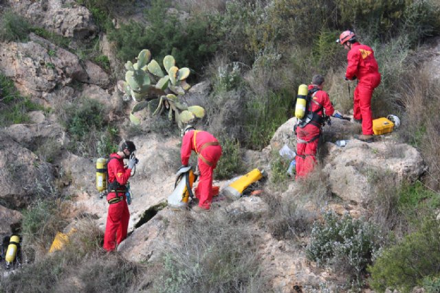 La Federacin de Espeleologa de la Regin de Murcia explora el interior de la Sima del Vapor del Cerro del Castillo de Alhama, Foto 1