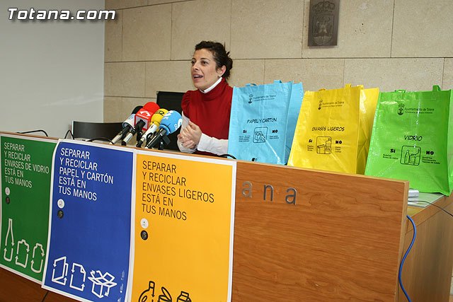 The Department of Environment acquired more than 2,200 "tribolsas" bags, waste separation for recycling, Foto 1
