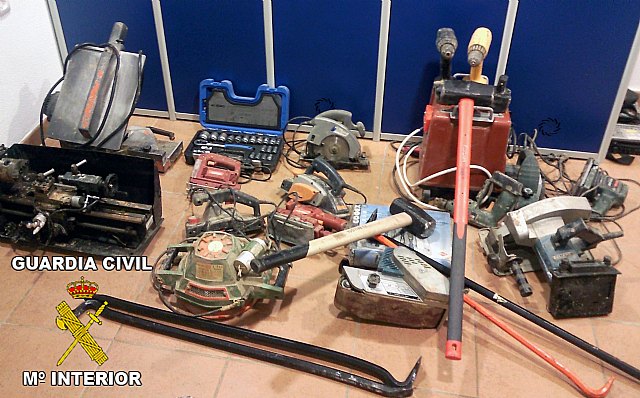 La Guardia Civil detiene a dos personas por el robo de herramientas y maquinaria - 1, Foto 1