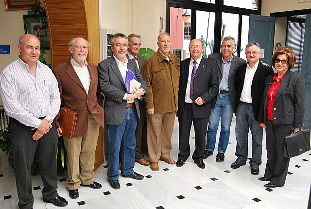 Fallece el escritor, periodista y abogado Alfonso Martnez-Mena, Foto 2