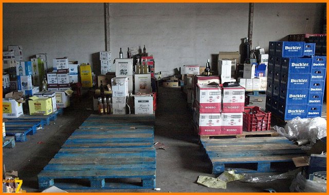 Sobre estos palets vacios estaban gran parte de las bebidas sustraídas., Foto 1