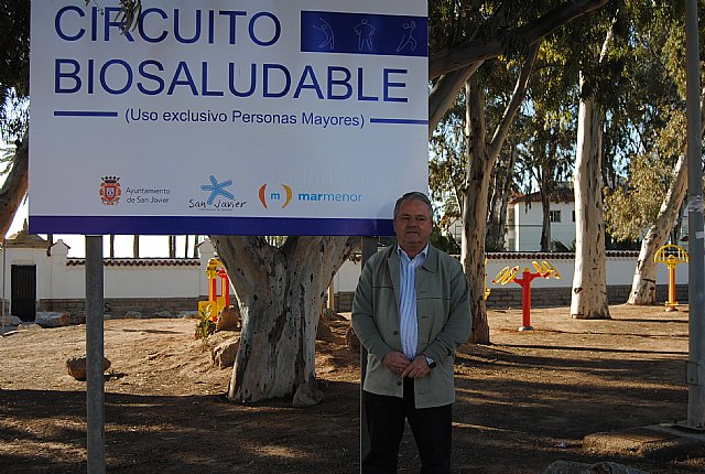 La concejalía de Turismo dota la playa Pescador con un circuito biosaludable para personas mayores - 1, Foto 1