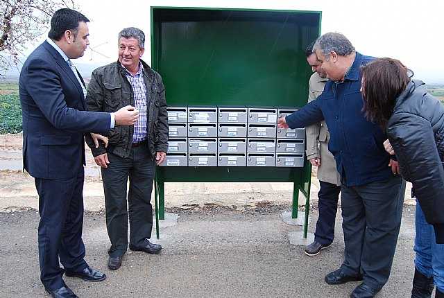 The people of El Alto Raiguero enjoy the 40 new boxes installed in the village, Foto 1