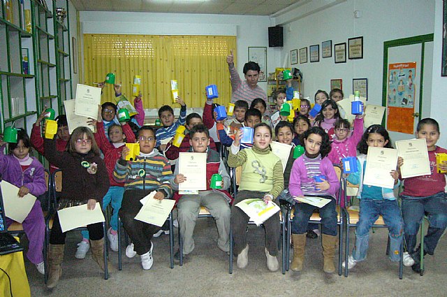 El Centro de Servicios Sociales desarrolla un taller bajo el nombre ‘La Magia de Reciclar’ - 1, Foto 1