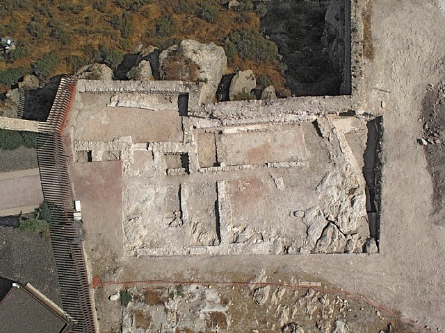 La primera fase de excavaciones del castillo de Lorca descubre estructuras domésticas bajomedievales del extremo norte del entramado urbano de la judería - 1, Foto 1