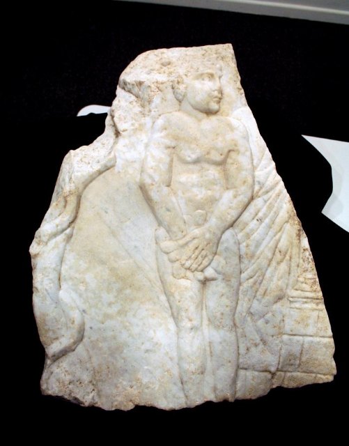 El resto de sarcófago encontrado en Begastri pasa a formar parte del Museo Arqueológico - 2, Foto 2