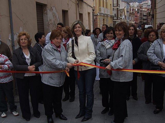 La edil Esther Hortelano inaugura la décimo novena edición del mercadillo artesanal de Blanca - 1, Foto 1