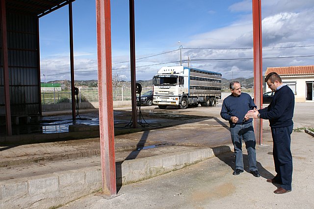 El Ayuntamiento y la Comunidad modernizarán el centro de desinfección de vehículos dedicados al transporte de ganado del municipio - 1, Foto 1