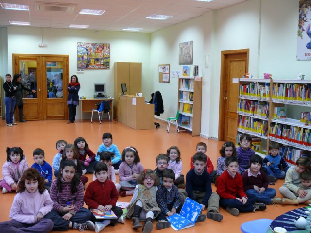 Cerca de una treintena de niños asistieron al cuentacuentos con magia organizado por cultura - 2, Foto 2