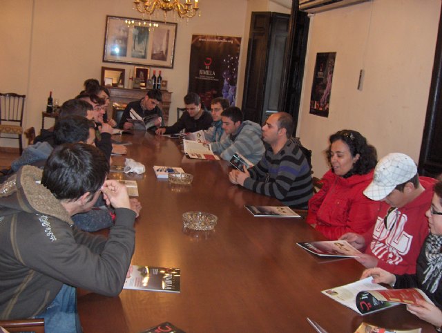 Los alumnos del CIFEA realizan una cata griega organizada por el Instituto de la Cultura del Vino - 1, Foto 1