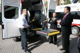 La Comunidad subvenciona dos vehículos a Cruz Roja para el desplazamiento de personas con movilidad reducida