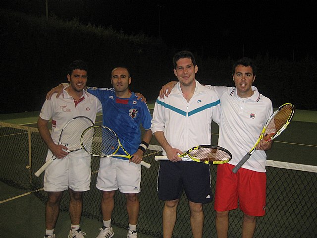 El Club de Tenis Totana celebra las 12 horas de tenis en un gran ambiente festivo, Foto 3