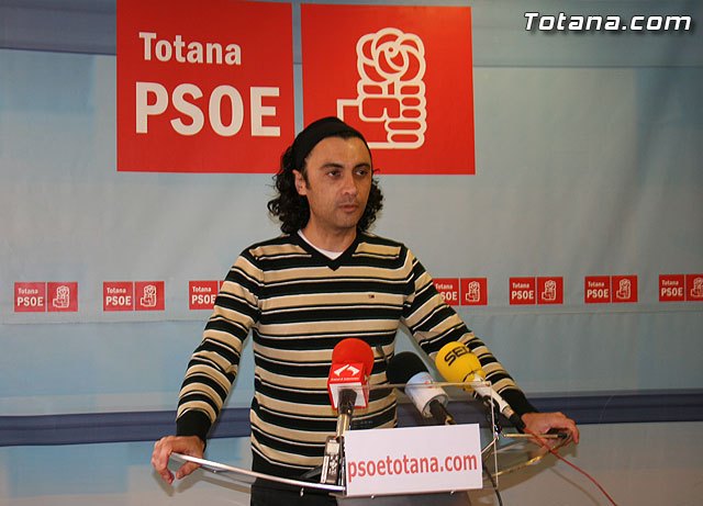 Martínez Usero: Los políticos tenemos que dar ejemplo ante la situación económica del ayuntamiento, Foto 1