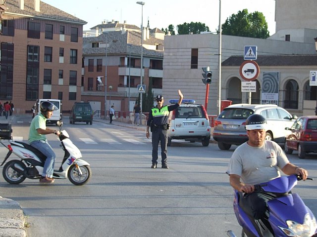 La calle Mayor del Barrio de San Cristóbal permanecerá  cortada al tráfico por la construcción de pluviales - 1, Foto 1